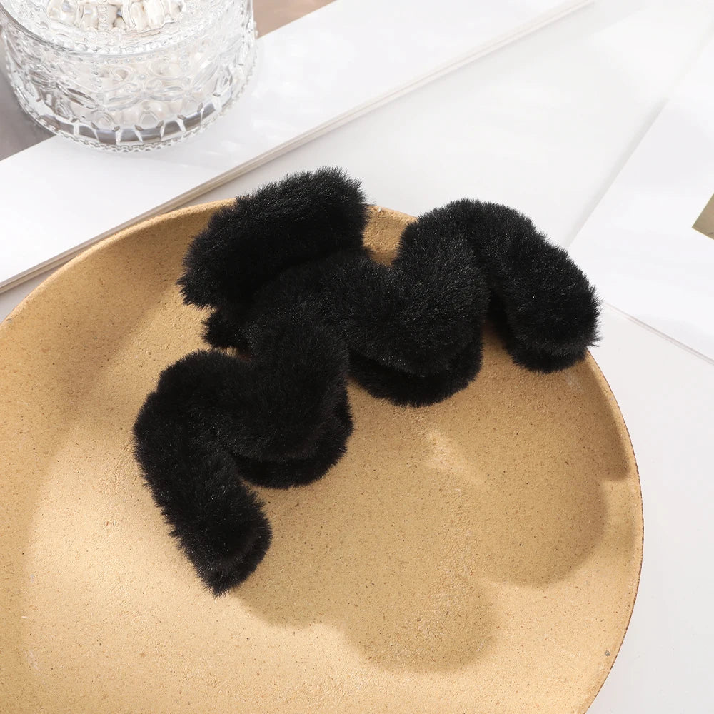 14Cm Large Hair Claw Fashion Plush Big Crab Hair Clip for Women Back Clip for Thick Hair Cute Plush Ponytail Hair Accessories
